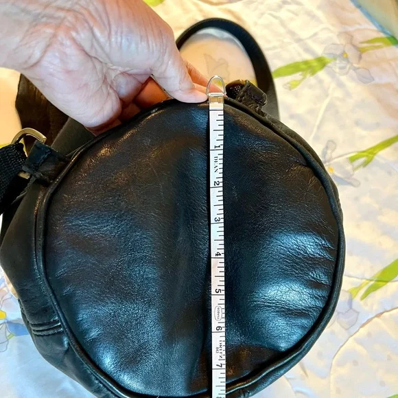 Black Leather backpack, handcrafted. Soft leather sturdy adjustable strap. - Picture 11 of 16